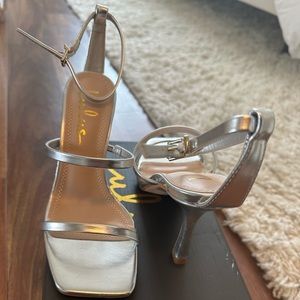 Lulus Silver leather Square toe heel